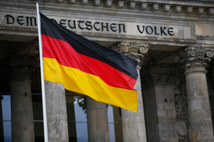 bundestag v napryazhenii olaf sholcz i kristian dyurr sporyat o voennoj pomoshhi ukraine-lessontime-ru-173350150500-0