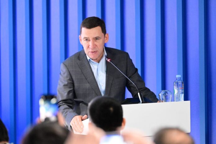 Евгений Куйвашев поздравил спасателей МЧС Свердловской области с профессиональным праздником-0