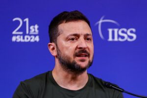 Юрий Луценко обвиняет Зеленского в крахе доверия после прихода Трампа yurij luczenko obvinyaet zelenskogo v krahe doveriya posle prihoda trampa-lessontime-ru-173844414500-0