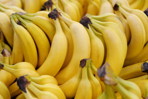 Георгий Остапкович НИУ ВШЭ прогнозирует снижение цен при укреплении рубля Clusters,Of,Yellow,Ripe,Bananas,In,A,Store,Laid,Out