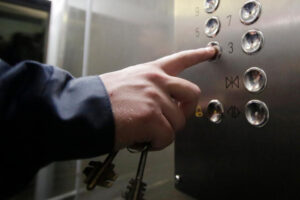 gosduma predlagaet prodlit srok sluzhby liftov dlya uluchsheniya gorodskoj infrastruktury-lessontime-ru-172764241500-0