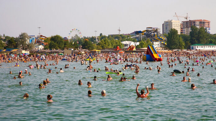 Anapa,,Russia-august,07,,2010:,People,On,The,Beach,On,The