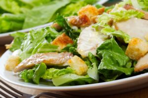 kulinarnyj shedevr salat czezar s kuriczej dlya prazdnichnogo nastroeniya-lessontime-ru-173536694500-0