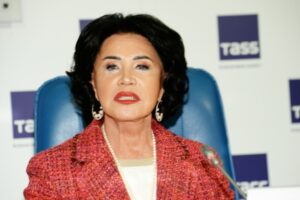 Надежда Бабкина и Алла Пугачева сохраняют творческую связь памяти Валентина Юдашкина nadezhda babkina i alla pugacheva sohranyayut tvorcheskuyu svyaz pamyati valentina yudashkina-lessontime-ru-173755435500-0