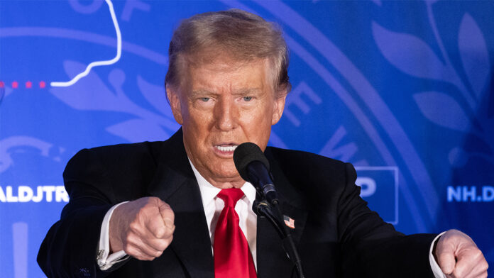 Бывший президент США Дональд Трамп выступил перед сторонниками в Портсмуте