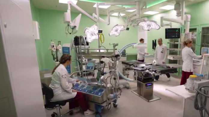 sergej sobyanin predstavlyaet novejshee oborudovanie dlya klinik moskvy i podmoskovya-lessontime-ru-173745823500-0