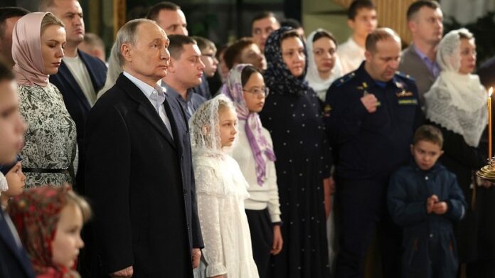 vladimir putin i patriarh kirill na rozhdestvo svo i rpcz v epiczentre duhovnogo edinstva-lessontime-ru-173623344500-0