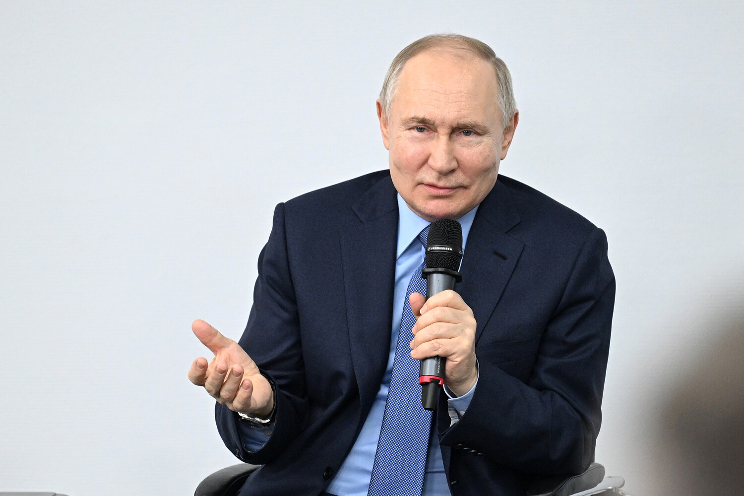 Владимир Путин инициировал обновление аэропортов Магадана и Ставрополя к новым высотам-0