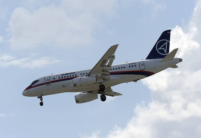 Sukhoi Superjet 100 авиакомпании «Россия» успешно приземлился во Внуково-0