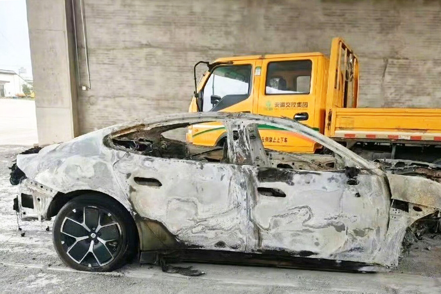 Redmi Turbo 4 Pro и Xiaomi SU7 Вдохновленные инновациями с Snapdragon 8s Gen 4-0