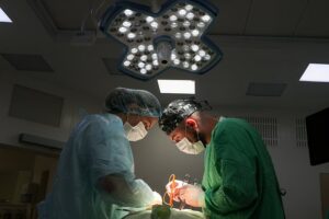 Врачи Челябинска и Татьяна Каменева спасли пациентку с гигантской опухолью vrachi chelyabinska i tatyana kameneva spasli paczientku s gigantskoj opuholyu-lessontime-ru-174368438700-0