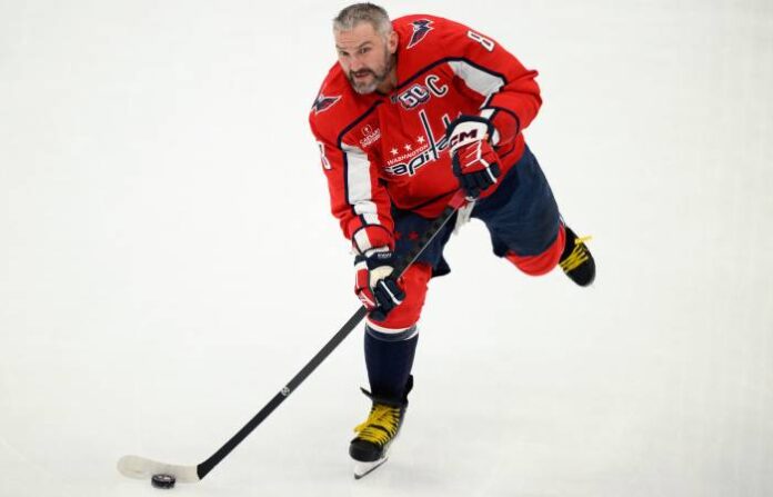 aleksandr ovechkin nastigaet uejna gretczki v istoricheskoj gonke nhl-lessontime-ru-174365276200-0