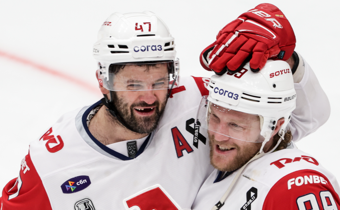 Александр Радулов (слева) (Кирилл Кухмарь / ТАСС)