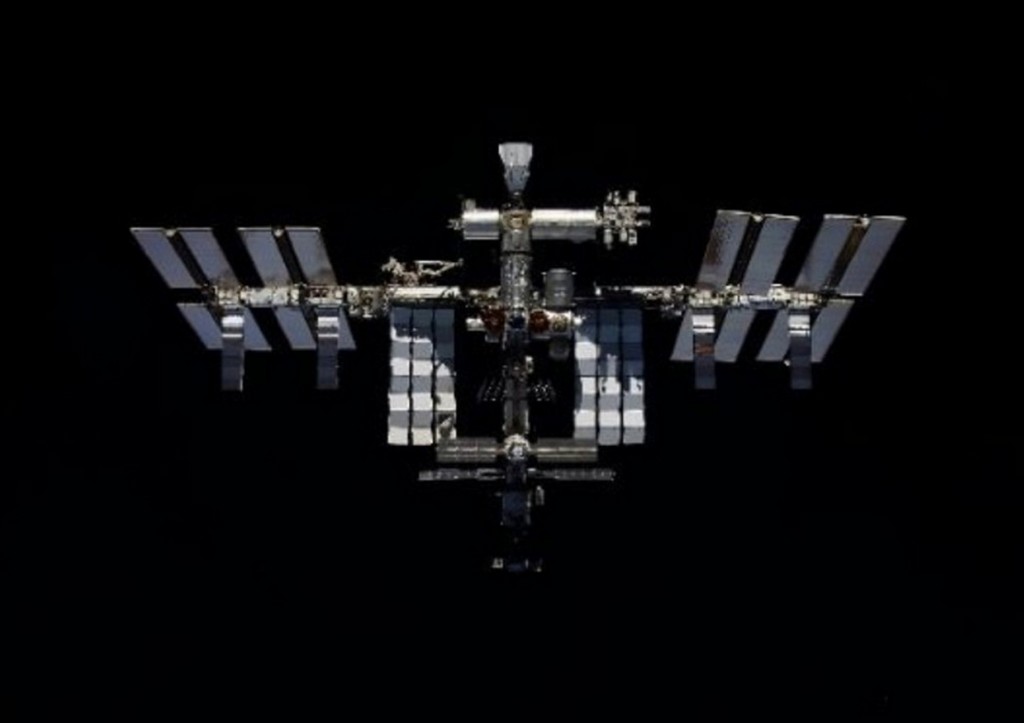 Корабль «Союз МС-26» с тремя космонавтами на борту отстыковался от МКС