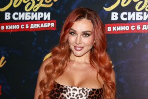 anna sedokova i rajtis timma obsuzhdayut obstoyatelstva uhoda yanisa timmy-lessontime-ru-174411661200-0