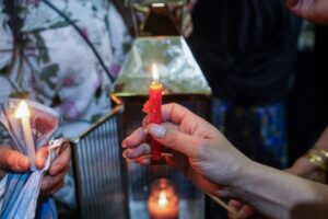 blagodatnyj ogon iz ierusalima osvetil moskvu  torzhestva v hrame hrista spasitelya-lessontime-ru-174509704600-0