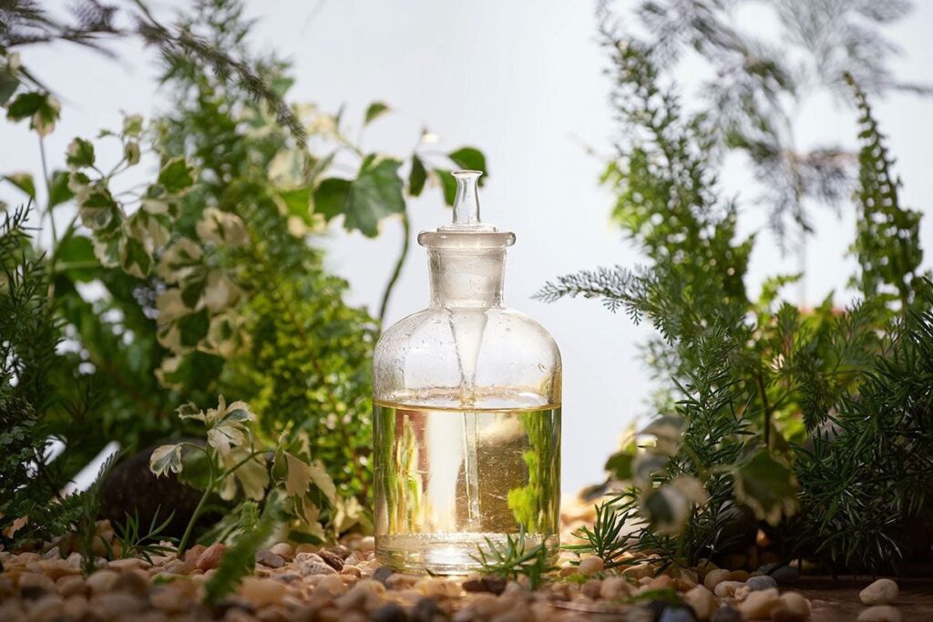 бутылка на фоне солнца