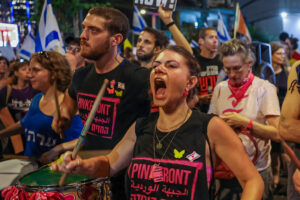 izrailskie demonstraczii za osvobozhdenie zalozhnikov usilivayut edinstvo pered vyzovami hamas-lessontime-ru-173239757500-0