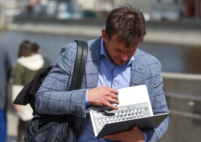 dmitrij medvedev i gosduma obsuzhdayut sokrashhenie rabochego dnya v rf sroki i grafik-lessontime-ru-174526338200-0