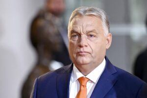 donald tramp i viktor orban brosayut vyzov evropejskomu soyuzu i ukraine-lessontime-ru-173866388500-0