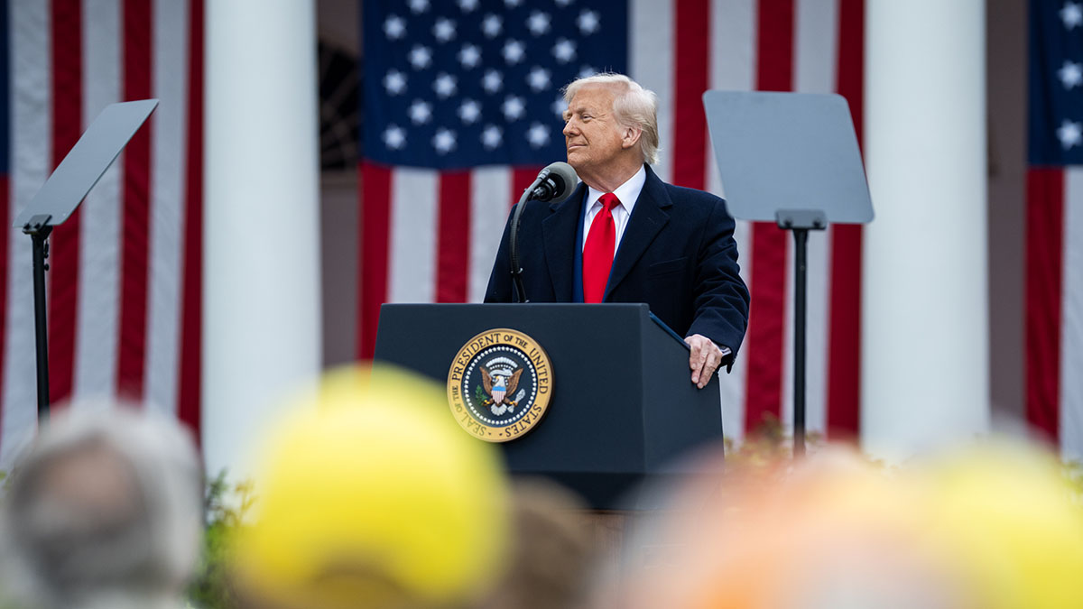 Политолог: Трамп может использовать поражения Украины для давления на Зеленского