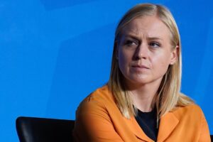 elina valtonen i aleksandr stubb o dilemme finlyandii v otnosheniyah s rossiej-lessontime-ru-174386415900-0