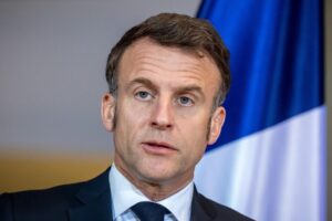 Эммануэль Макрон в тупике французский бизнес отвергает ультиматум против США emmanuel makron v tupike franczuzskij biznes otvergaet ultimatum protiv ssha-lessontime-ru-174386130700-0