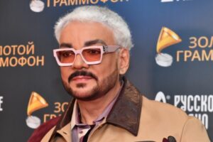 filipp kirkorov i zvezdy shoubiznesa v remikse ivan vasilevich menyaet professiyu-lessontime-ru-174469246600-0