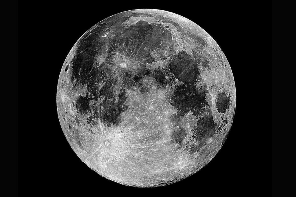 фотография Луны крупным планом