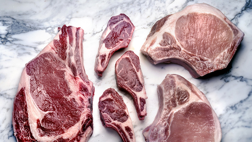 «Ъ»: в России снижаются оптовые цены на свинину