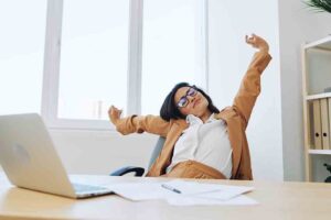 Woman,Business,Works,In,The,Office,At,The,Desk,Falls