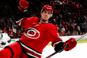 Кирилл Капризов и Андрей Свечников лидируют в снайперской гонке НХЛ kirill kaprizov i andrej svechnikov lidiruyut v snajperskoj gonke nhl-lessontime-ru-174599554600-0