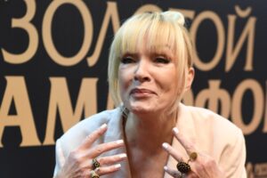 Лайма Вайкуле и Алла Пугачева - Споры в мире музыки и новые горизонты lajma vajkule i alla pugacheva spory v mire muzyki i novye gorizonty-lessontime-ru-174467737800-0