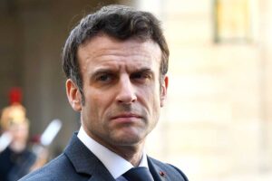 Макрон не пожимает руку Трампу в Ватикане, а Украина и Путин остаются в центре дипломатического кризиса French,President,Emmanuel,Macron,During,A,Meeting,With,Governor,Of