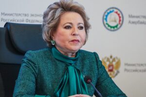 Матвиенко осудила Зеленского за приглашение Макрона и Дуды на 9 Мая в Киев matvienko osudila zelenskogo za priglashenie makrona i dudy na 9 maya v kiev-lessontime-ru-174496917400-0