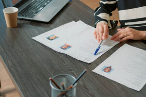 Минцифры внедрит систему проверки резюме через ГИС при поддержке Максут Шадаева Office,Worker,Analyzing,Candidates,Cv,And,Application,Form,Before,Attending