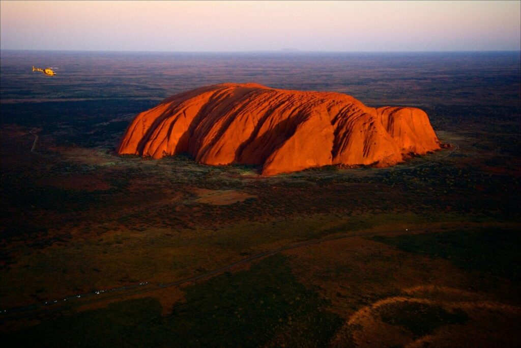 Монолит Улуру в Австралии