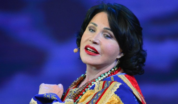 Бросившая любовника Бабкина пришла на выборы с новым кавалером: фото