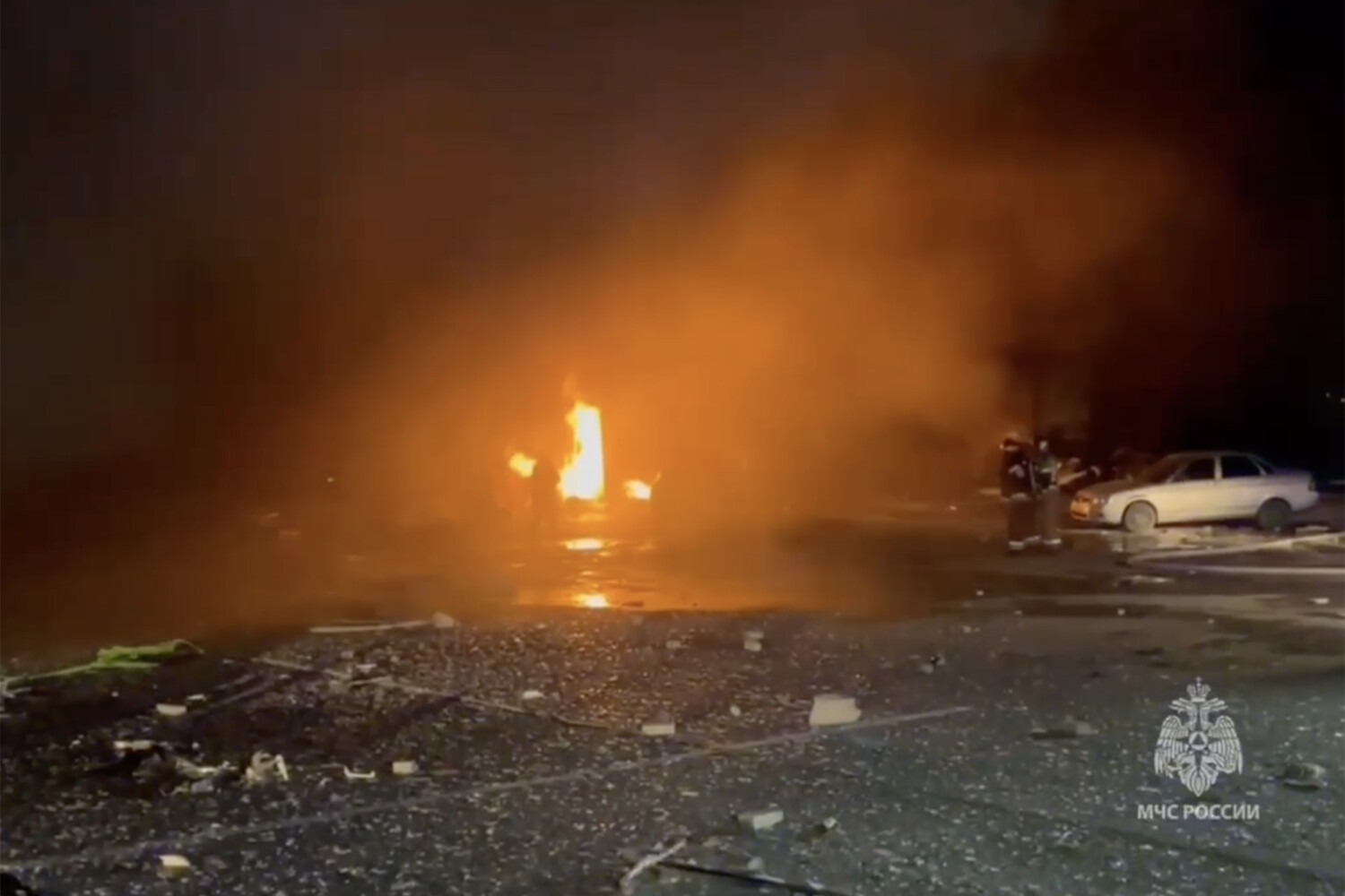 Операция МЧС России предотвратила масштабный пожар на АЗС Дагестана в Карабудахкентском районе-0