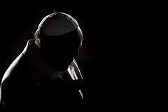 Папа Франциск и Фабио Чичилиано помнят Рим, объединив тысячи сердец Italy — Religion — Pope Francis leads Way of the Cross «Via Crucis»