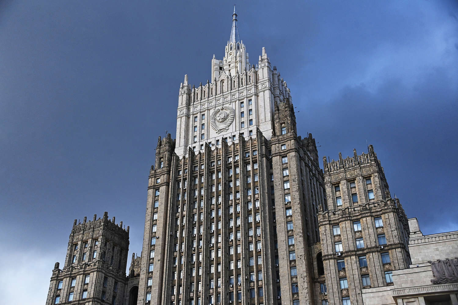 Польское генконсульство завершает работу в Санкт-Петербурге на основе взаимных решений-0