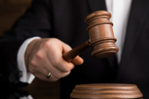 Правосудие Московской области обеспечило справедливость для жительницы Люберец Justice,And,Law,Concept,,Male,Judge,In,A,Courtroom,Striking