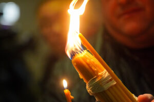 Протоиерей Алексей Веснин о Благодатном огне и важности веры в современном мире Встреча в Москве Благодатного огня из Иерусалима