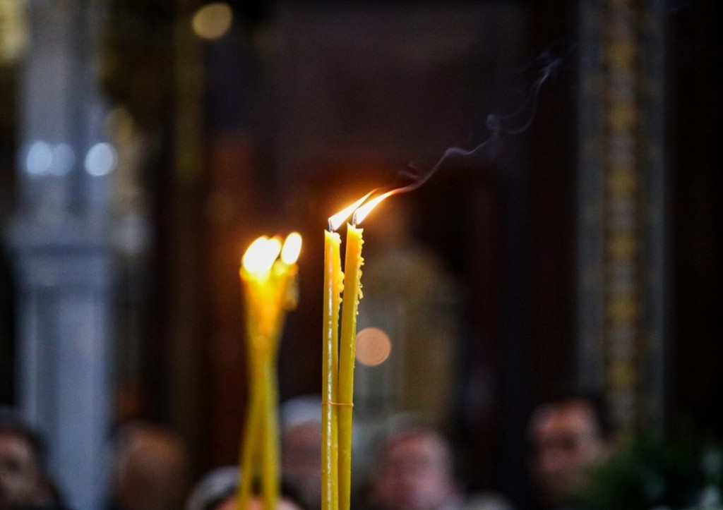 Торжественное пасхальное богослужение началось в храме Христа Спасителя