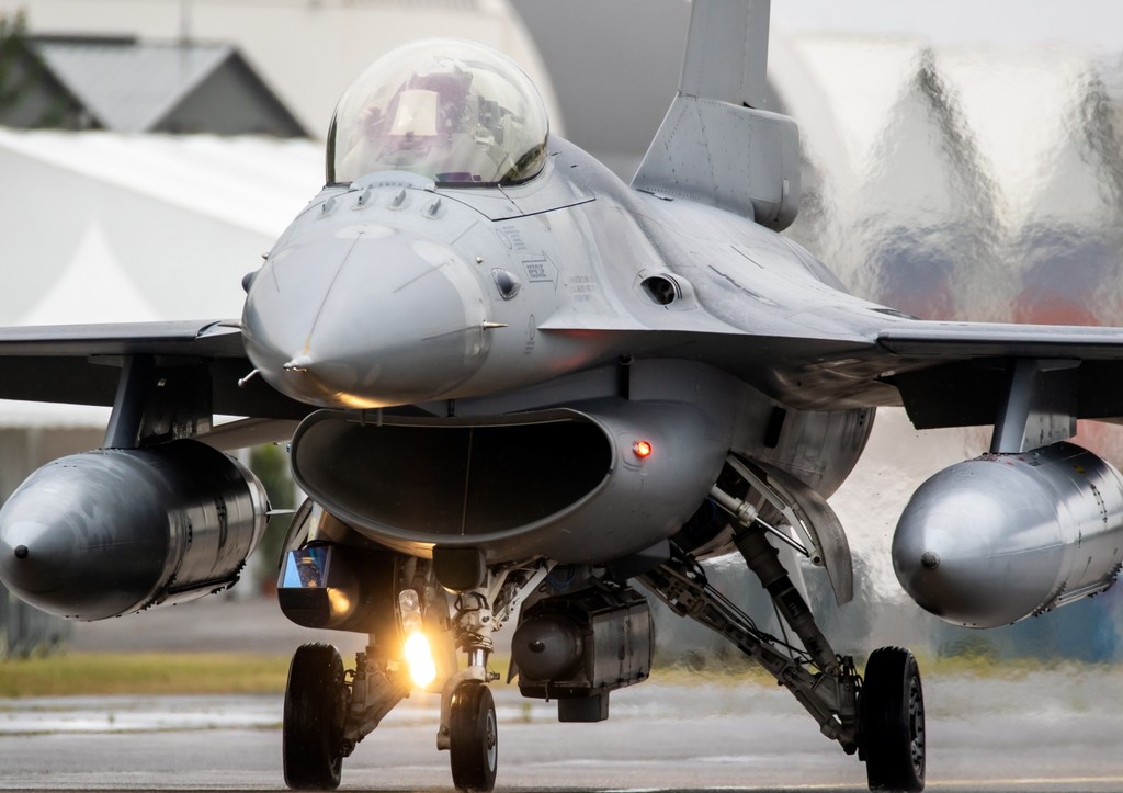 Раскрыты загадочные обстоятельства, при которых на Украине пропадают F-16