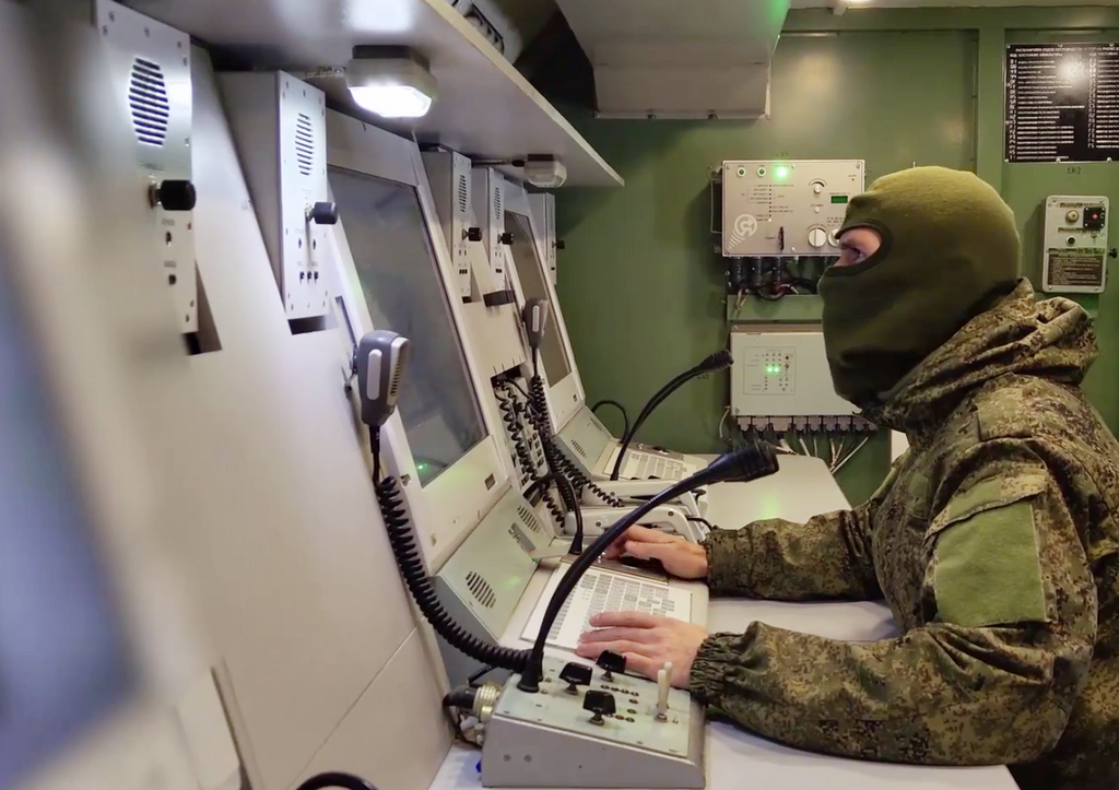 Подбитый «дрон-иностранец» и удар по Курску: новости СВО на утро 15 апреля