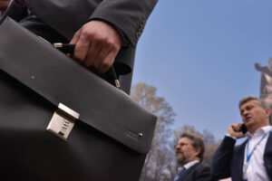 moskovskaya birzha i sberbank otmetili rekordnyj trillion korporativnyh obligaczij-lessontime-ru-174353142400-0