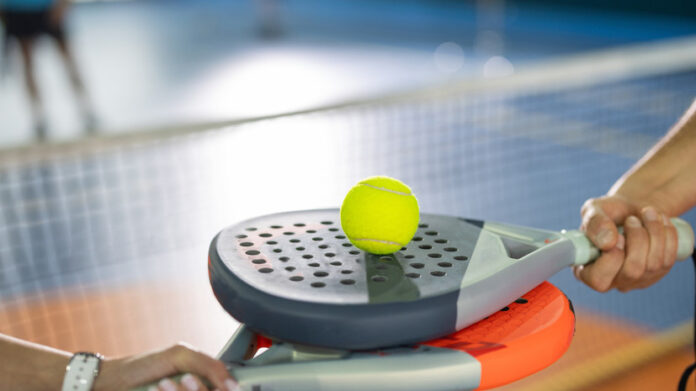 tri zuba vo vremya igry v padel istoriya vosstanovleniya i optimizma-lessontime-ru-174377039400-0