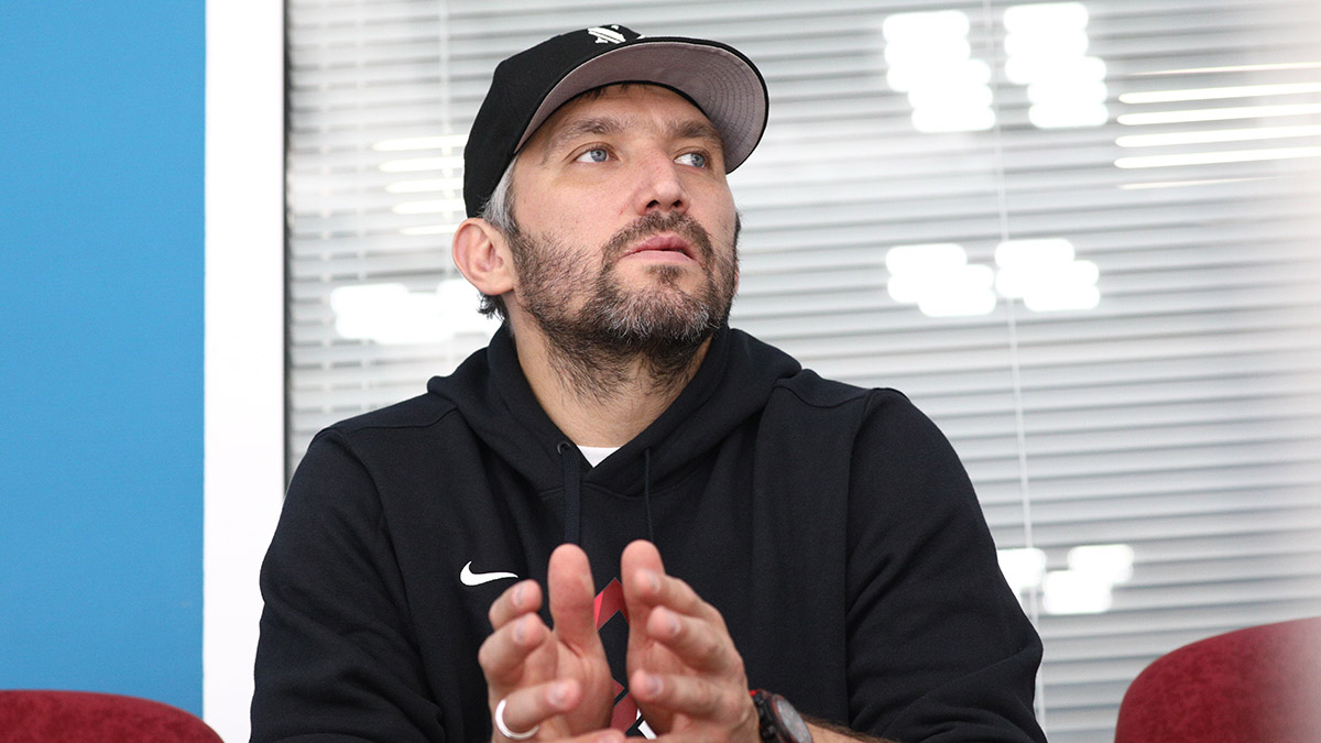 Жена Гретцки подарила супруге Овечкина кольцо с восемью бриллиантами