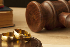 Divorce,Concept,Marriage,Papers,And,Wedding,Rings